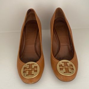 Tory Burch Sally wedge size 8.5